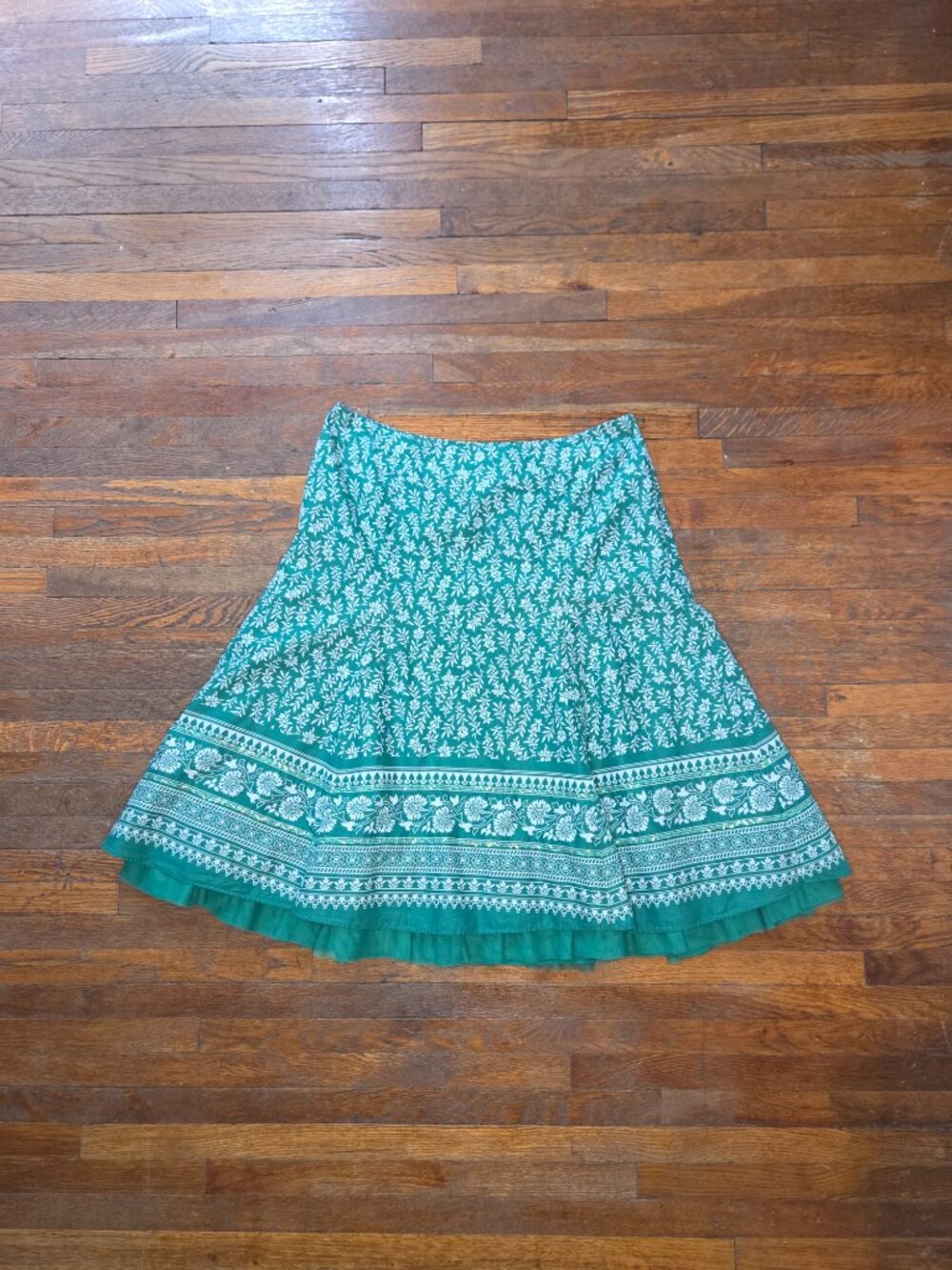 Vintage Y2K Apt. 9 Green and White Paisley Fit and Flare Midi Skirt with Sequins